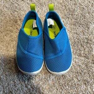 Cat & Jack toddler water shoes: 7/8